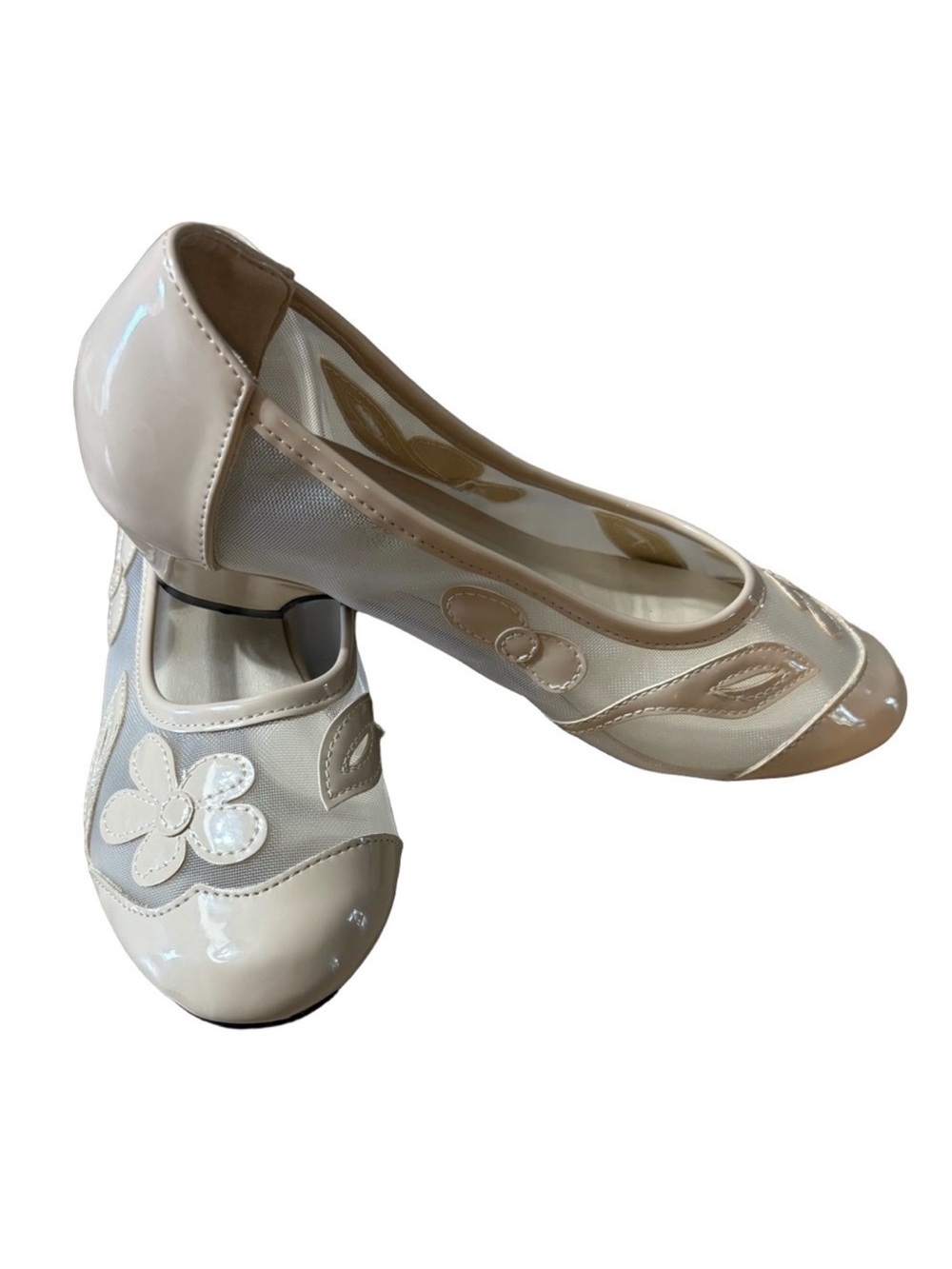 Beacon Cream faux patent and shear with floral designs size 7.5